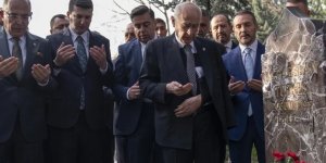 MHP Genel Başkanı Bahçeli, Alparslan Türkeş'in kabrini ziyaret etti