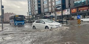 Niğde'de sağanak ve dolu hayatı olumsuz etkiledi