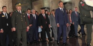 CHP heyeti çalıştay öncesi ATA’nın huzurunda..
