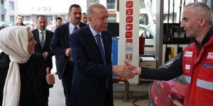 Cumhurbaşkanı Erdoğan, Üsküdar'da akaryakıt istasyonu çalışanlarını ziyaret etti