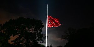 MİLLİ YAS nedeniyle bayraklar yarıya indirildi