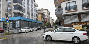 Başkentte sele kapılan iki kardeş çevredekiler tarafından kurtarıldı