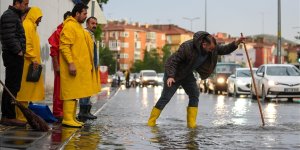 Başkentte şiddetli sağanak su baskınlarına neden oldu