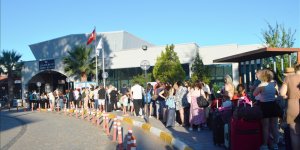 Midilli Adası'na geçişlerdeki bayram yoğunluğu sürüyor