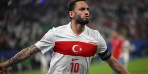 Hakan Çalhanoğlu, "üçüncü grup maçlarının en iyi golü" kategorisinde aday gösterildi