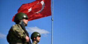 Yasa dışı yollarla sınırları geçmeye çalışan 8 kişi yakalandı