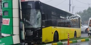 Avcılar'da İETT otobüsü 3 araca çarptı, 3 kişi yaralandı