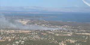 İzmir'in Çeşme ilçesinde makilik ve otluk alanda yangın çıktı!