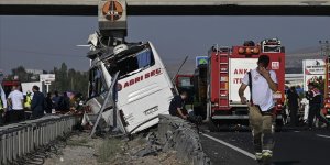 Ankara'da yolcu otobüsünün köprü ayağına çarptığı kazada 9 kişi öldü, 27 kişi yaralandı
