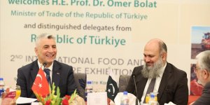 Ticaret Bakanı Bolat, Pakistan'da mevkidaşı Khan ile görüştü