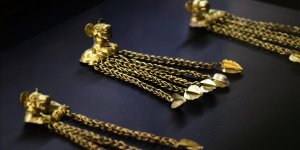 Kazakistan'da yaklaşık 3 bin yıllık altın eserler sergileniyor
