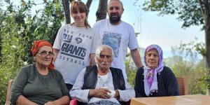 Artvin'de yıkılan binanın altında kalmaktan kurtulan 93 yaşındaki Tatar yaşadıklarını anlattı