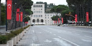 Arnavutluk sokakları bayraklarla donatıldı!