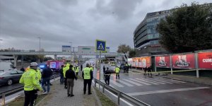 Bakırköy'de kazaya müdahale eden trafik polisi, İETT otobüsünün çarpması sonucu şehit oldu