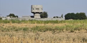 Terör örgütü PKK/YPG Deyrizor'da Fırat Nehri'nin doğusunda gözetleme kuleleri inşa ediyor