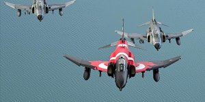 Eskişehir'de "F-4E Phantom" uçaklarından yer hedeflerine taarruz eğitimi uçuşu