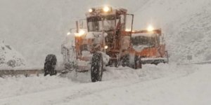 Konya'da ulaşıma kar engeli: Yollar trafiğe kapatıldı