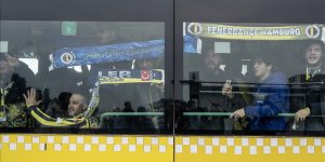 Fenerbahçeli taraftarlar, derbi için Tüpraş Stadı'na hareket etti