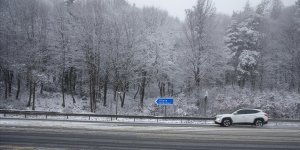 Anadolu Otoyolu ile D-100 kara yolunun Bolu Dağı geçişinde kar etkili oluyor