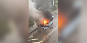 İstanbul'da seyir halindeki yolcu minibüsü yandı