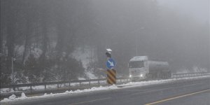 Bolu Dağı'nda kar etkili oluyor..