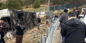 Isparta'da yolcu otobüsünün şarampole devrildiği kazada 1 kişi öldü, 18 kişi yaralandı
