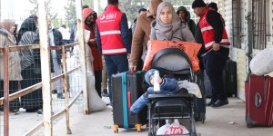 Türkiye'deki Suriyeliler ülkelerine dönüyor