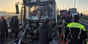 Manisa'da işçi servisi tıra çarptı: 22 yaralı