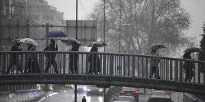 İstanbul'da yağış ve elektrik yüklü bulutlar hava trafiğini olumsuz etkiledi