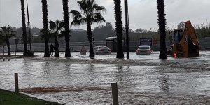 Antalya'da şiddetli yağış etkili oldu