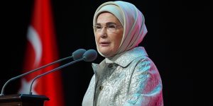 Emine Erdoğan'dan Refik Anadol'un yeni yapay zeka platformuna yönelik paylaşım