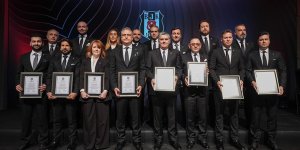 Beşiktaş'ta başkanlığa seçilen Serdal Adalı ve yönetimi mazbatalarını aldı