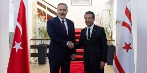 Dışişleri Bakanı Fidan, Lefkoşa'da KKTC'li mevkidaşı Ertuğruloğlu ile bir araya geldi