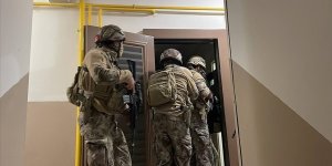 İst'da terör örgütü DEAŞ'a para gönderdiği iddia edilen 12 zanlı yakalandı