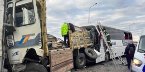 Konya'da yolcu otobüsünün karıştığı trafik kazasında 3 kişi öldü, 33 kişi yaralandı