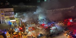Konya'da 3 katlı bina çöktü: 3 kişi sağ olarak çıkarıldı