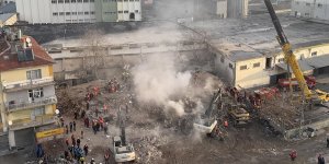 Konya'da çöken binanın enkazından 3 kişi sağ kurtarıldı, 2 kişinin cansız bedenine ulaşıldı