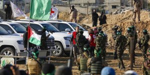 Hamas, esir takasının dördüncü turunda Gazze'deki İsrailli 3 esirden 2'sini Kızılhaç'a teslim etti