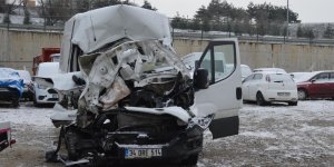 Samsun'da kamyonet tıra çarptı: Anne ve kızı hayatını kaybetti