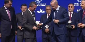 Erdoğan'dan "asrın birlikteliğine" katkı sağlayan kurum, kuruluş ve özel sektör temsilcilerine plaket