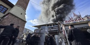 Başkentte mobilya dükkanında çıkıp 2 dükkana daha sıçrayan yangın söndürüldü