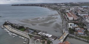 Silivri'de deniz suyu çekildi