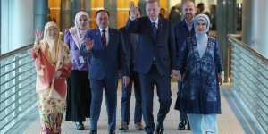 Cumhurbaşkanı Erdoğan, Malezya'da Petronas İkiz Kulelerini ziyaret etti