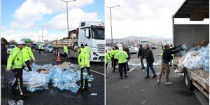 Başkentte devrilen su yüklü kamyon 3 araca çarpıp durabildi