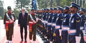Cumhurbaşkanı Erdoğan, Pakistan'da resmi törenle karşılandı
