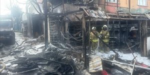 Başakşehir'de apartman yangınında mahsur kalan 15 kişi kurtarıldı