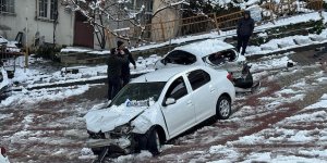 İstanbul'da etkisini artıran kar yağışı sürücülere zor anlar yaşatıyor