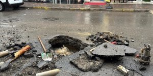 Ataşehir'de İSKİ'ye ait su borusu patladı