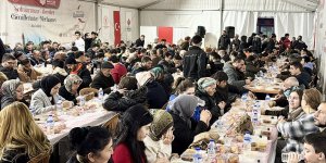 Kırşehir Ahi Evran Külliyesi'nde yüzlerce kişi ilk iftarı birlikte yaptı
