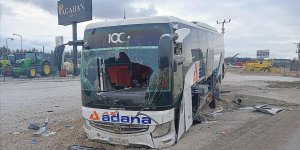 Ankara'da yolcu otobüsünün beton bariyere çarptığı kazada 16 kişi yaralandı